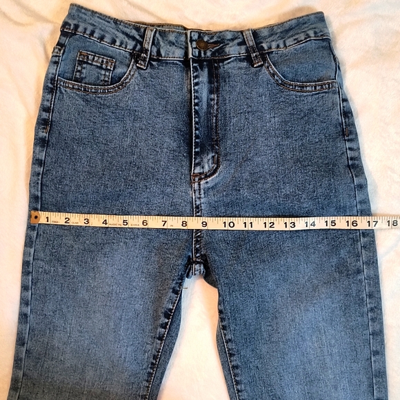 GYK, high-wasted super stretch fit and flare jeans. - Picture 7 of 10